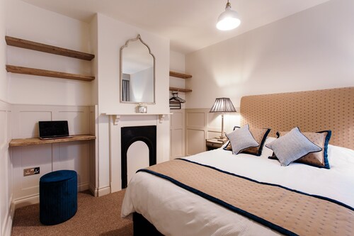 Didis Cottage-Dog Friendly-Garden-Cowes-Sleeps 4