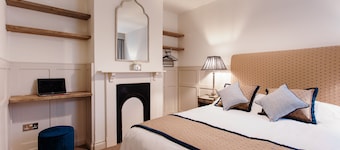 Didis Cottage-Dog Friendly-Garden-Cowes-Sleeps 4