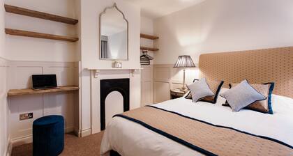 Didis Cottage-Dog Friendly-Garden-Cowes-Sleeps 4