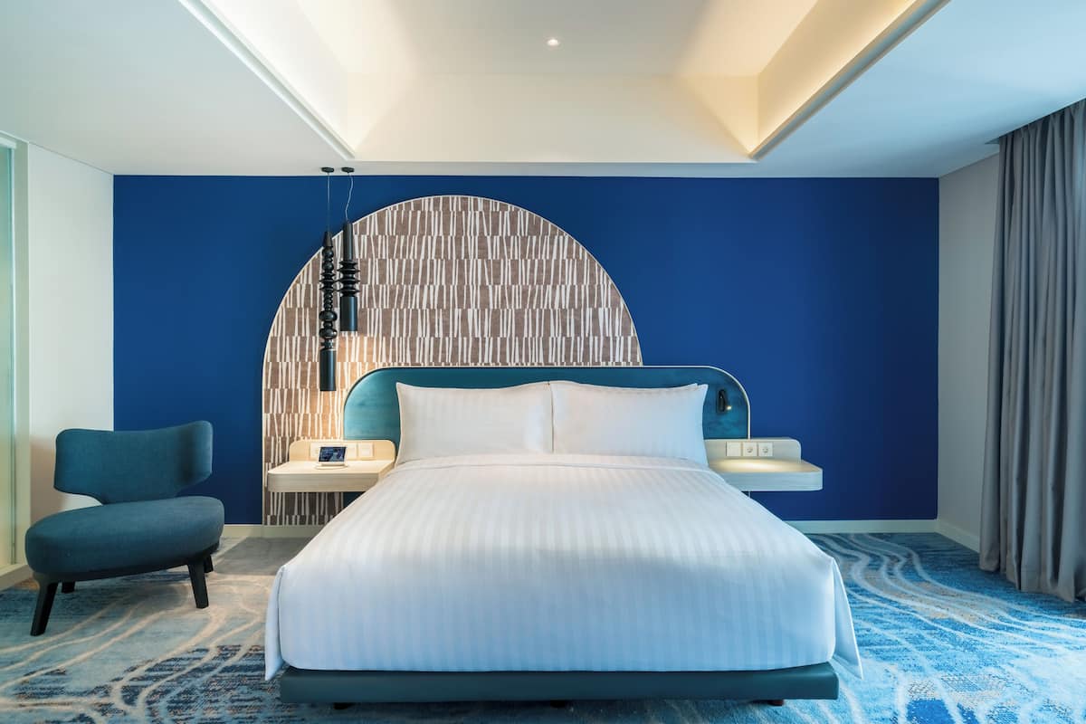 1 bedroom, premium bedding, in-room safe, desk