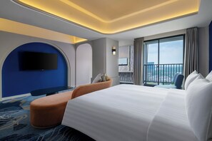 Phòng Deluxe | Bộ đồ giường cao cấp, két bảo mật tại phòng, bàn 