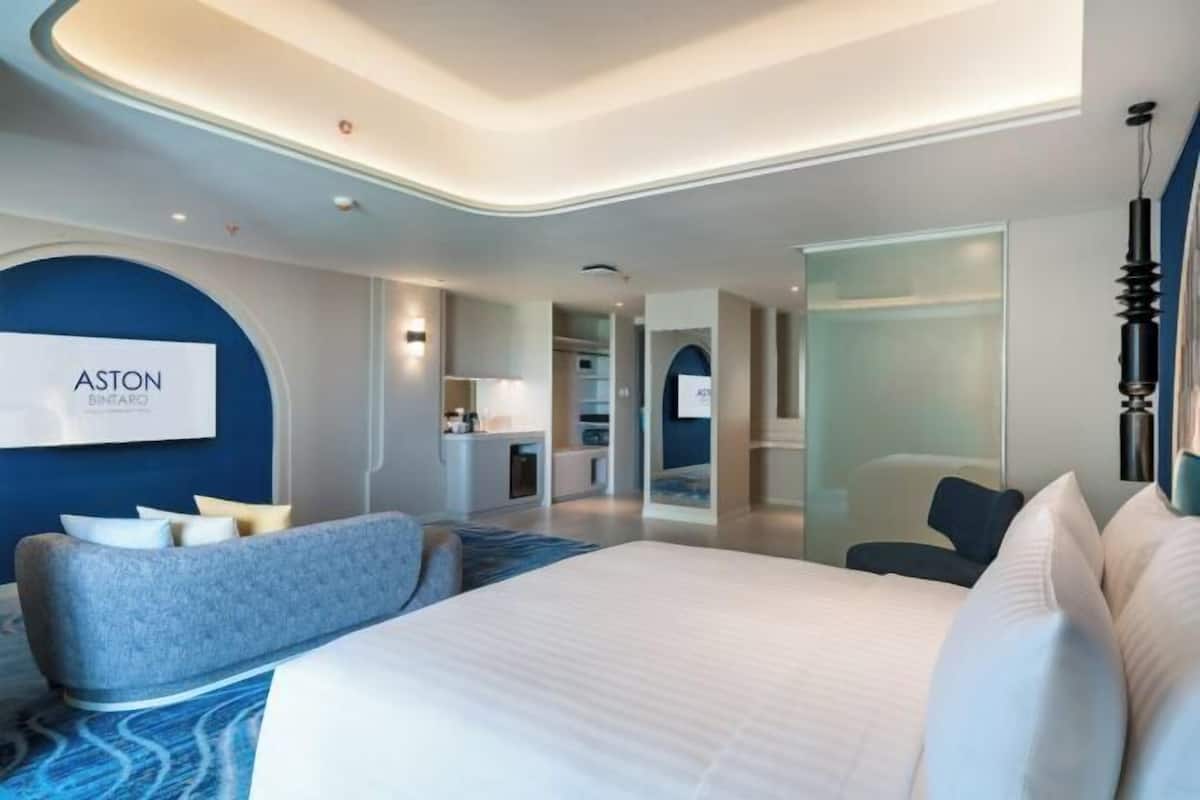 1 bedroom, premium bedding, in-room safe, desk