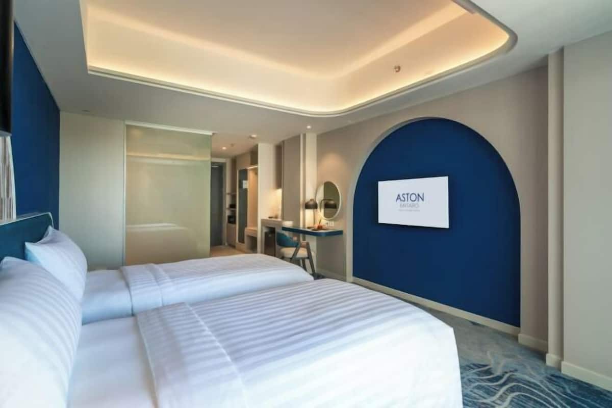 1 bedroom, premium bedding, in-room safe, desk
