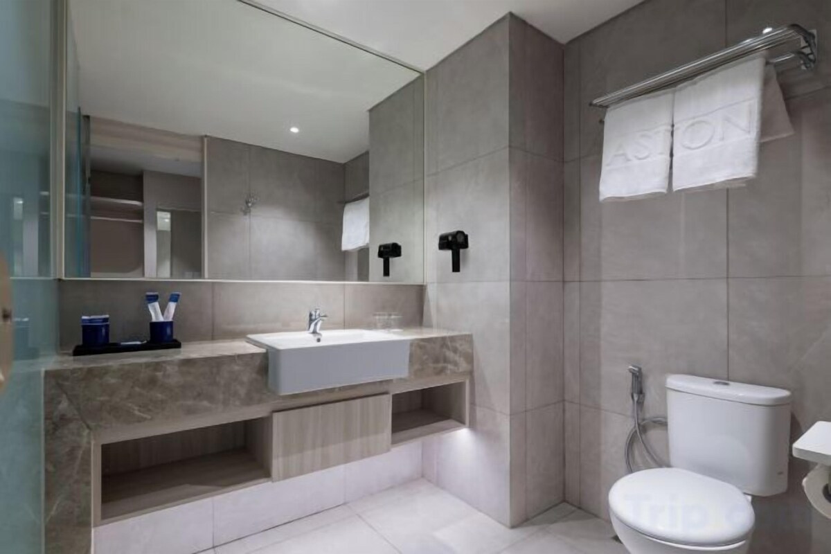 Amenidades de baño gratuitas, secadora de cabello, pantuflas, bidet 