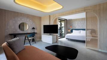 Junior Suite | Premium bedding, in-room safe, desk, laptop workspace