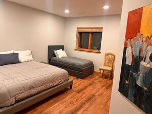 2 bedrooms, travel crib, free WiFi, bed sheets