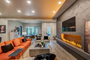 TV, fireplace - Maynard V at Elk Creek - Luxury new construction in Banner Elk (Banner Elk)