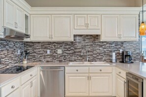 雪櫃、微波爐、焗爐、爐具