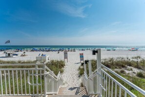 Una spiaggia nelle vicinanze