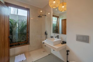 Rainfall showerhead, hair dryer, bidet, towels