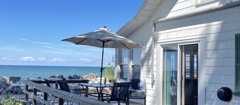 Peaceful quaint lakefront cottage on Lake Ontario