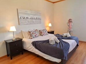 2 Schlafzimmer, Schreibtisch, Bügeleisen/Bügelbrett, WLAN