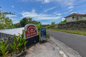 ด้านหน้าที่พัก