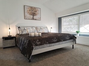 5 bedrooms, iron/ironing board, free WiFi, bed sheets - Contemporary Modern Villa (Las Vegas)