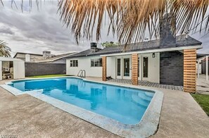 Pool - Contemporary Modern Villa (Las Vegas)