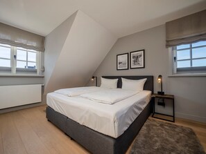 3 slaapkamers, een kluis op de kamer, een bureau