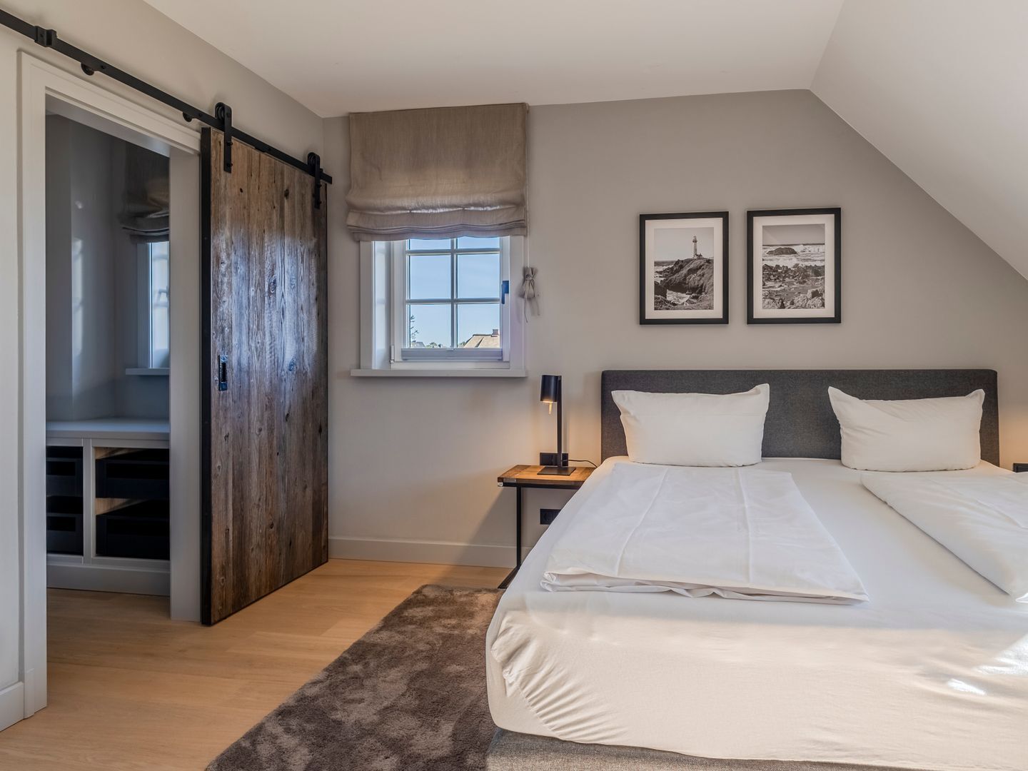 3 slaapkamers, een kluis op de kamer, een bureau