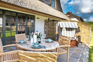 Outdoor dining - Bohosylt 6 - Exkl. Luxus-hausteil Unter Reet mit 4 Zimmern auf ca. 150 m², für bis zu 6 Pers (Wenningstedt-Braderup (Sylt))
