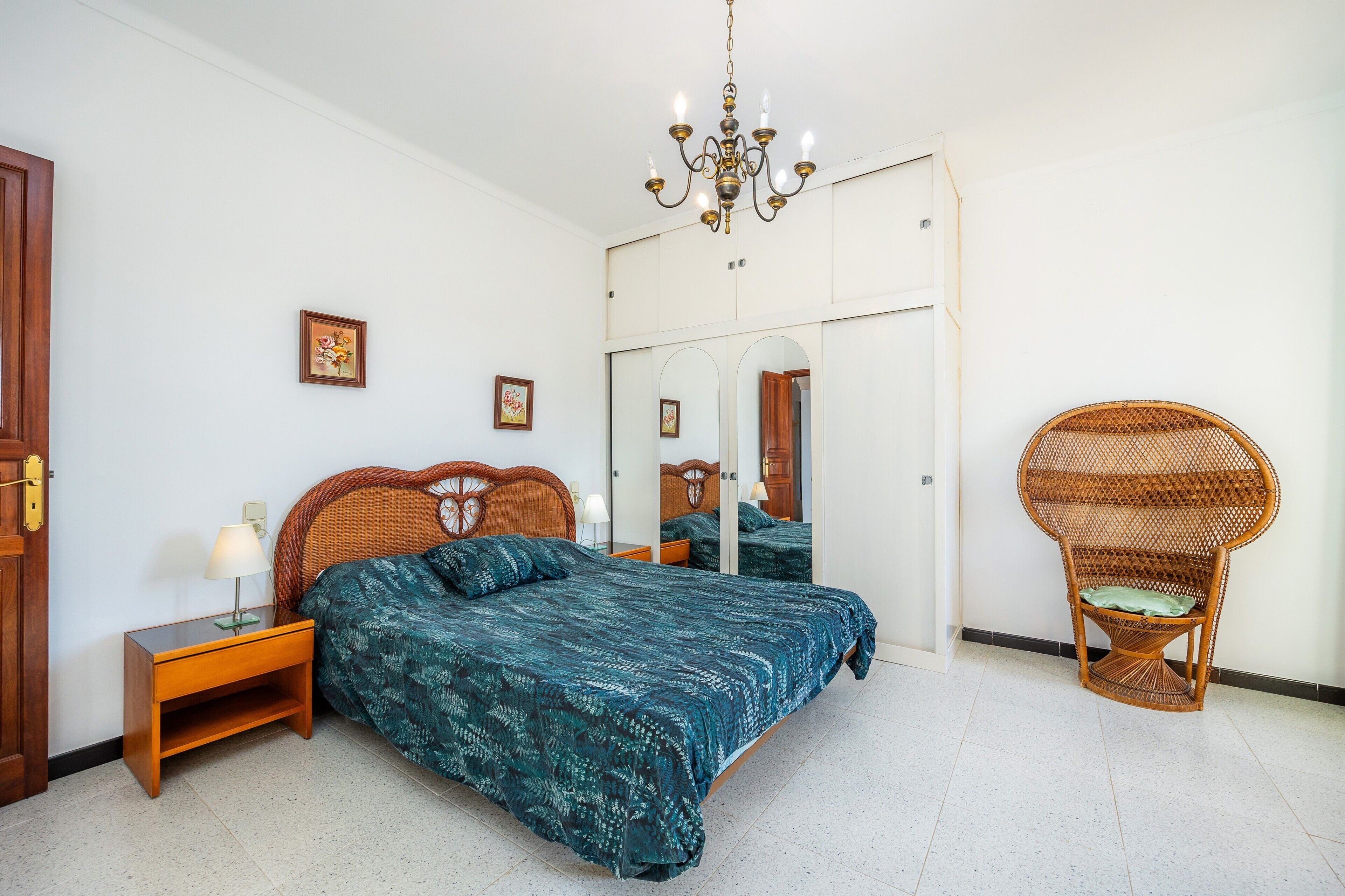 5 chambres, fer et planche à repasser, Wi-Fi gratuit, draps fournis