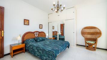 5 chambres, fer et planche à repasser, Wi-Fi gratuit, draps fournis