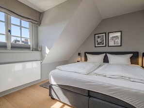 3 bedrooms, in-room safe, desk, iron/ironing board - Bohosylt 3 - Exkl. Luxus-hausteil Unter Reet mit 4 Zimmern auf ca. 150 m², für bis zu 6 Pers (Wenningstedt-Braderup (Sylt))