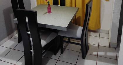 Casa Cerca de la Central de Autobuses. Con Estacionamiento Para un Auto