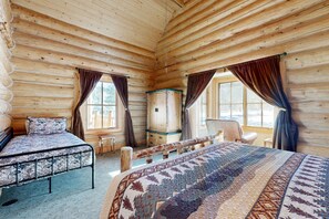 3 soverom, strykejern/-brett, internettilgang og sengetøy