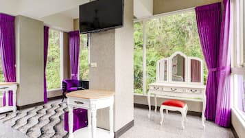 Blackout curtains, free WiFi, bed sheets