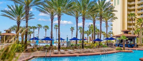 Alberca techada y alberca climatizada