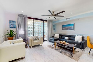 Fernseher, Kamin, DVD-Player