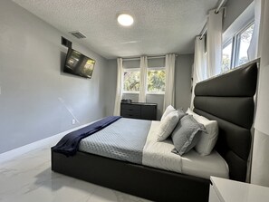 5 bedrooms, iron/ironing board, WiFi, bed sheets