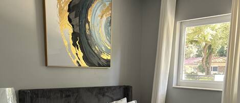 5 habitaciones, tabla de planchar con plancha, wifi y ropa de cama