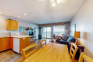 Fernseher, Kamin, DVD-Player