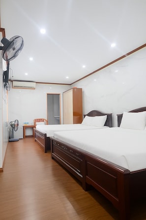 Habitació familiar | 1 dormitori, caixa forta a l'habitació, escriptori i cortines opaques