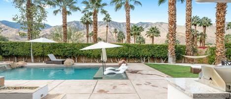 Utomhuspool och uppvärmd pool