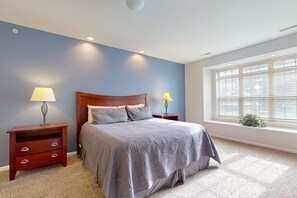 3 bedrooms, iron/ironing board, Internet, bed sheets - Ultimate relaxation awaits at Delton Grand Resort on Lake Delton (Wisconsin Dells)