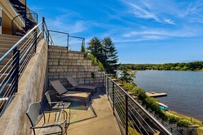 Terrace/patio - Ultimate relaxation awaits at Delton Grand Resort on Lake Delton (Wisconsin Dells)