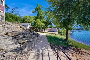 Property grounds - Ultimate relaxation awaits at Delton Grand Resort on Lake Delton (Wisconsin Dells)