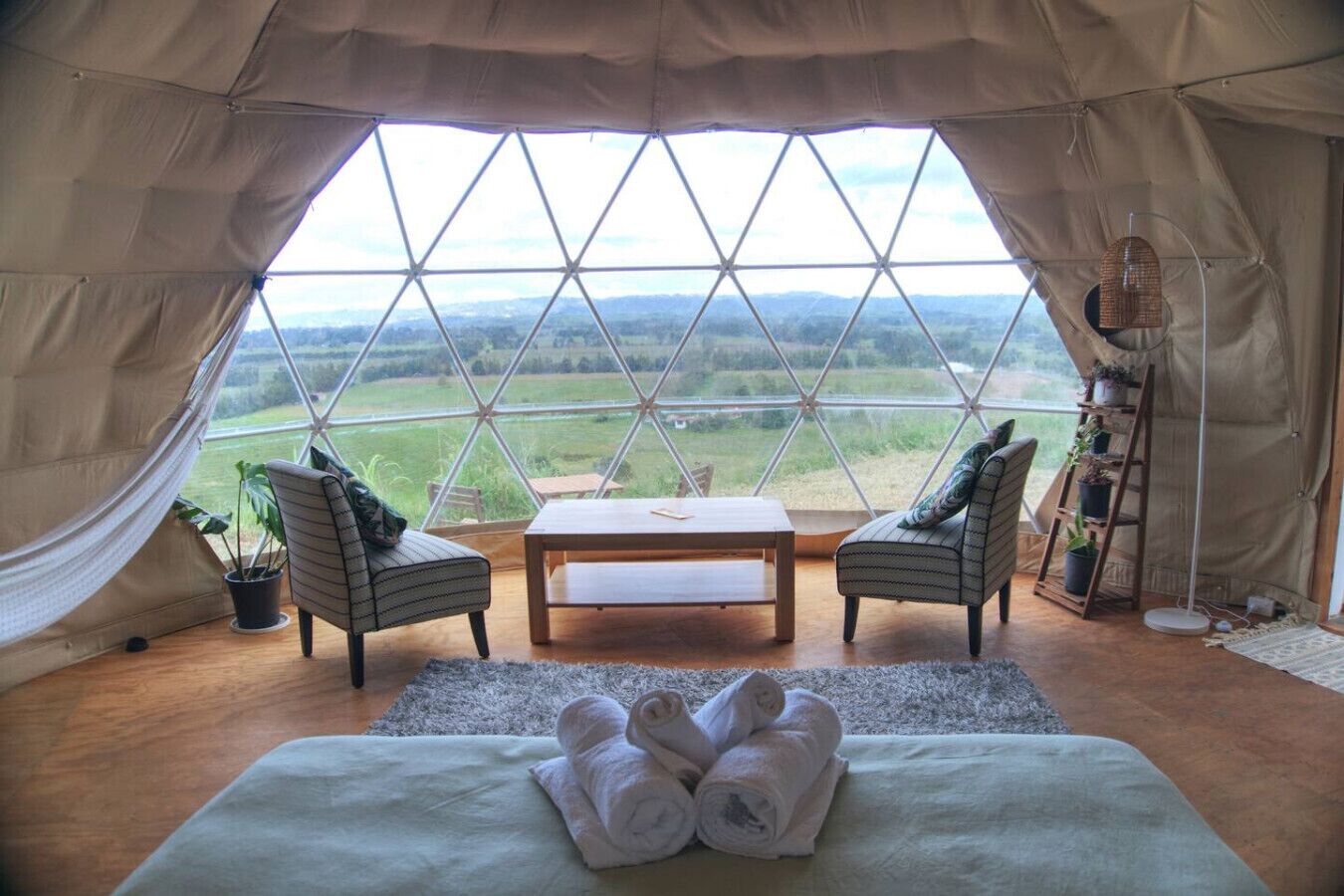 1 makuuhuone, vauvan matkasänky, vuodevaatteet