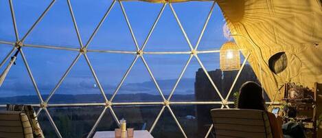 1 bedroom, travel crib, bed sheets