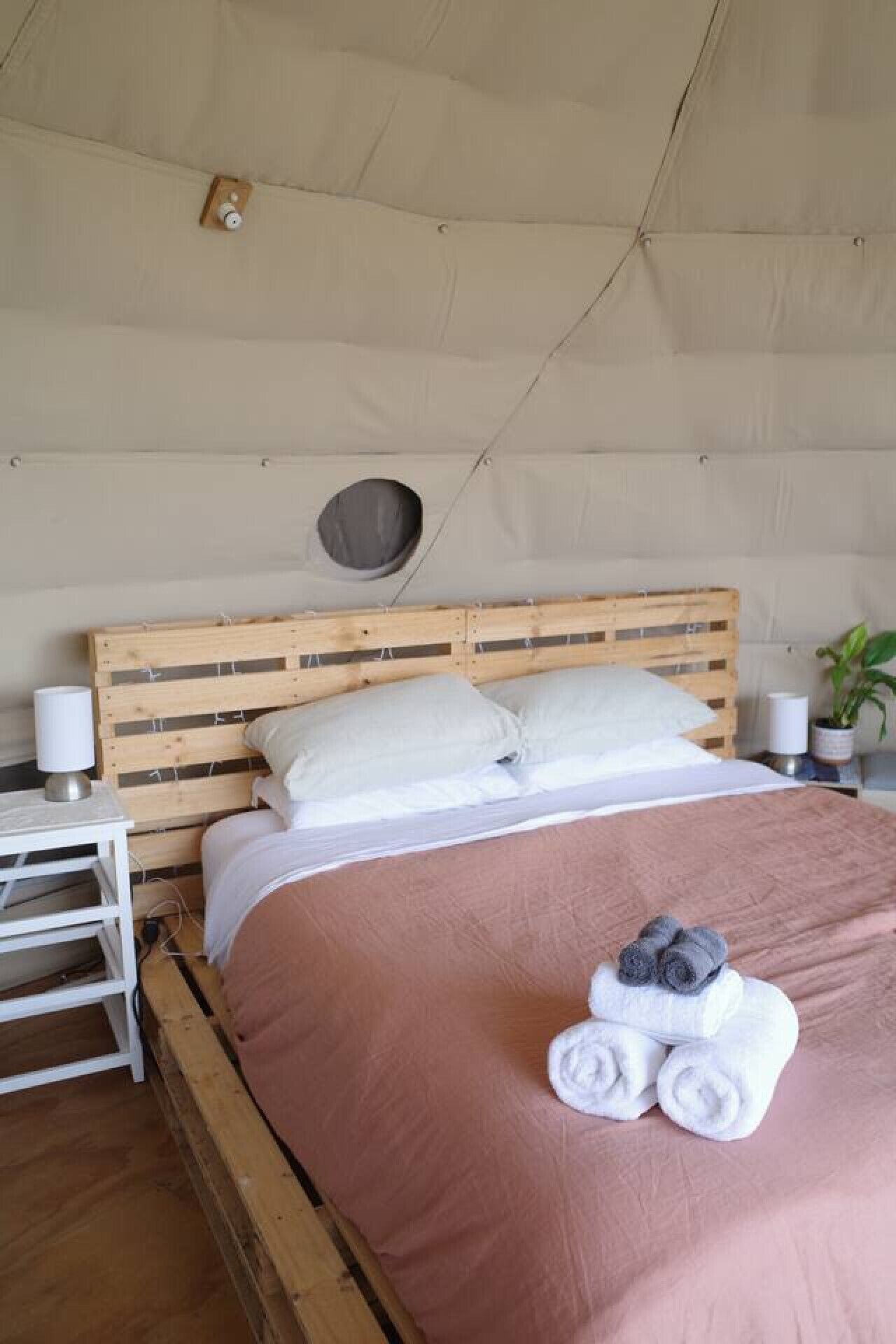 1 chambre, lit parapluie, draps fournis