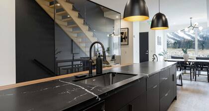 The Luxury Black Rose Mountain View Chalet for 20