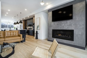 Smart-TV, Kamin, Videospiele, Tischfußball