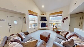 TV, fireplace