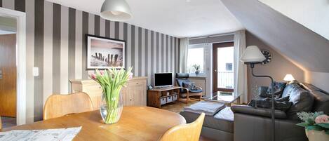 TV, DVD-spiller og stereoanlegg