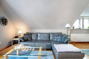 Télévision, lecteur de DVD, chaîne hi-fi