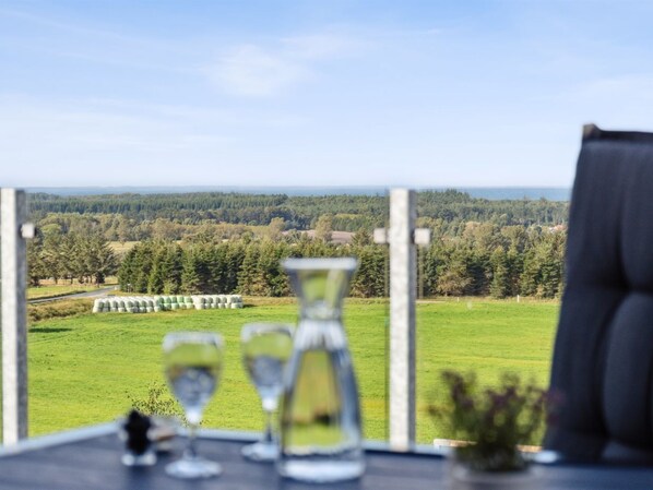 تناول الطعام بالخارج