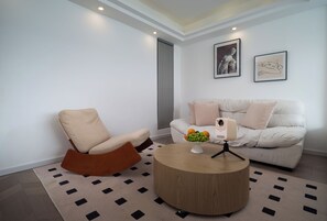 Panoramic Room, 1 King Bed, Smoking, Sea View | Living area