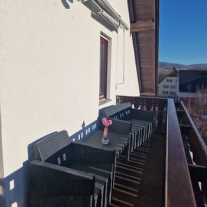 Property grounds - Holiday Apartment "Fränkisch Wohnen Bei Mela" with Balcony & Wi-Fi (Litzendorf)