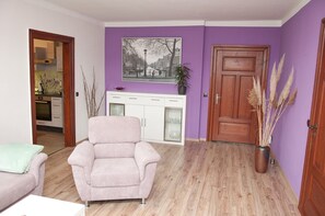 Fernseher, Tischtennisplatte